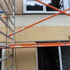 4: okt. -dec. 2015: buiten muren en dak isoleren en buitenmuren stuccen